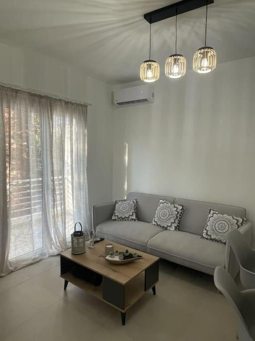 Villa Helio Kineta Luaran gambar