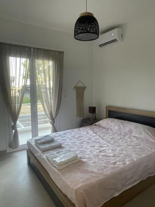 Villa Helio Kineta Luaran gambar